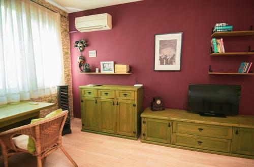 Space Of Arts - Two-bedroom Apartment With Balcony
