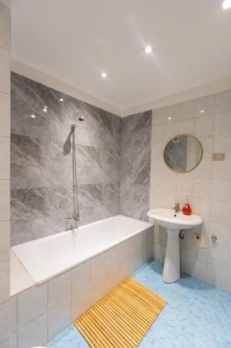Light-2 Apartment In Tirana City Center