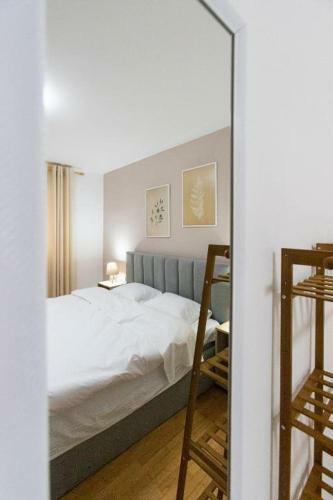 Light-2 Apartment In Tirana City Center
