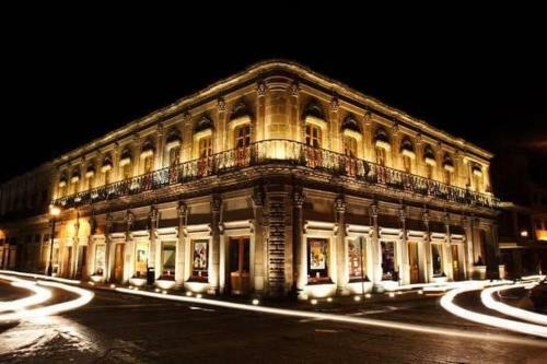 Hotel Palacio De Las Rosas
