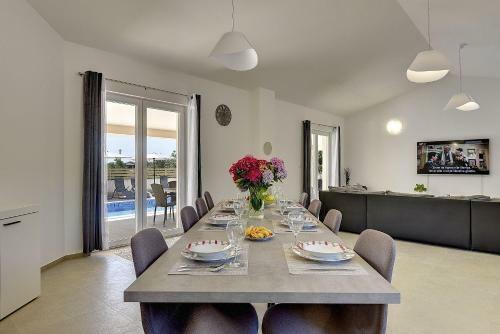 Villa Mit Pool Und Klimatisierten Schlafzimmern