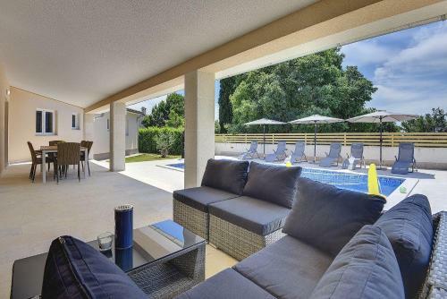 Villa Mit Pool Und Klimatisierten Schlafzimmern