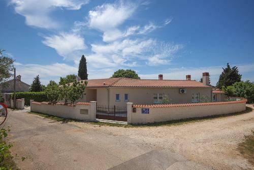 Villa Mit Pool Und Klimatisierten Schlafzimmern