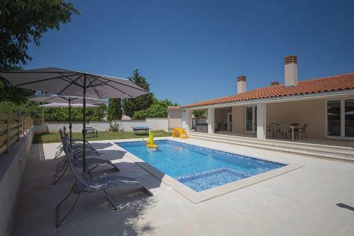 Villa Mit Pool Und Klimatisierten Schlafzimmern