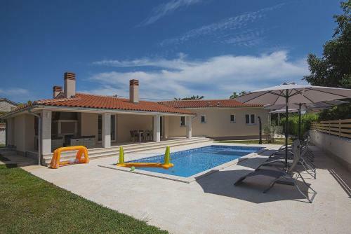Villa Mit Pool Und Klimatisierten Schlafzimmern