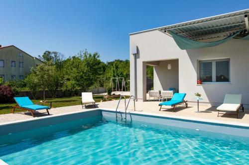 Villa Holiday House With Pool Near Rovinj
