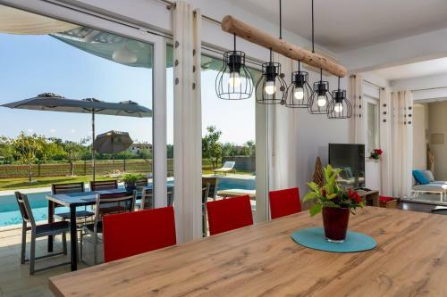 Villa Holiday House With Pool Near Rovinj