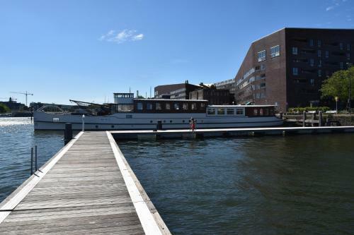 Houseboat Ms Rhy Blitz