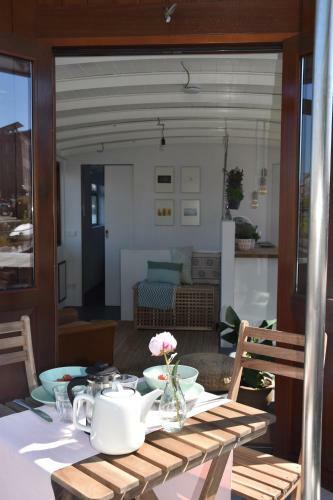 Houseboat Ms Rhy Blitz
