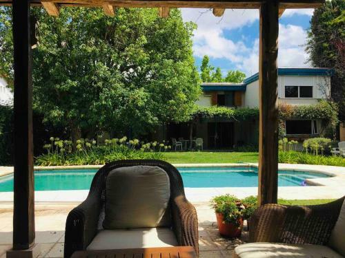 Amplia Casa Con Jard�n, Quincho Y Piscina