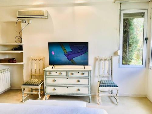 Amplia Casa Con Jard�n, Quincho Y Piscina