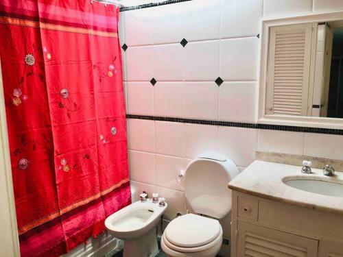 Amplia Casa Con Jard�n, Quincho Y Piscina