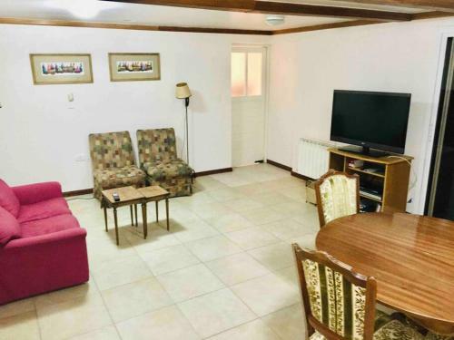 Amplia Casa Con Jard�n, Quincho Y Piscina