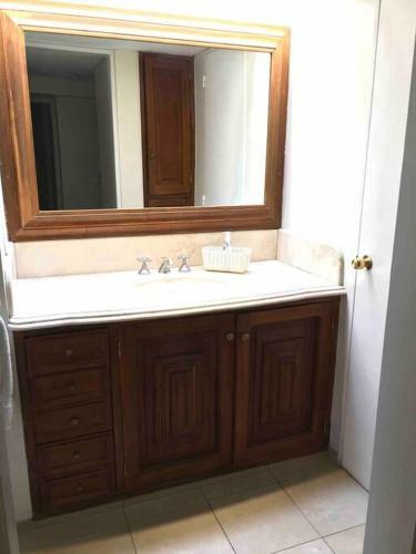Amplia Casa Con Jard�n, Quincho Y Piscina