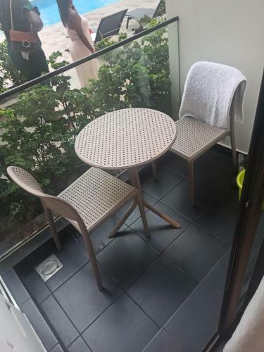 Goldencity Studio Apartment, King-size Bed,wifi,pool And Gym