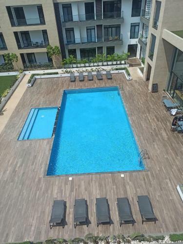 Goldencity Studio Apartment, King-size Bed,wifi,pool And Gym