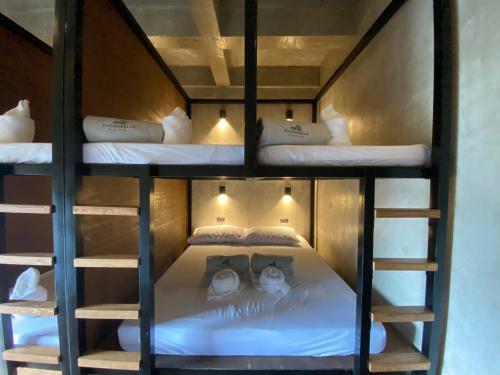Shorebreak Hostel