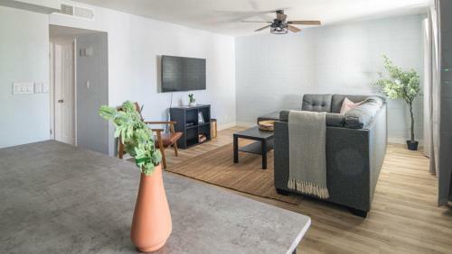 Wanderjaunt - Cozy 2br Apartment In Scottsdale