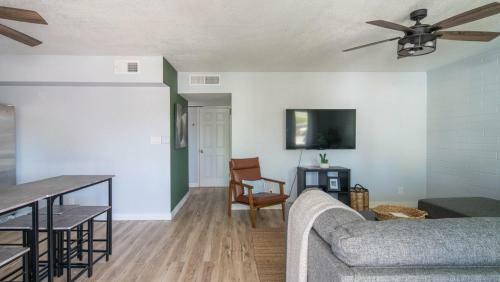 Wanderjaunt - Cozy 2br Apartment In Scottsdale