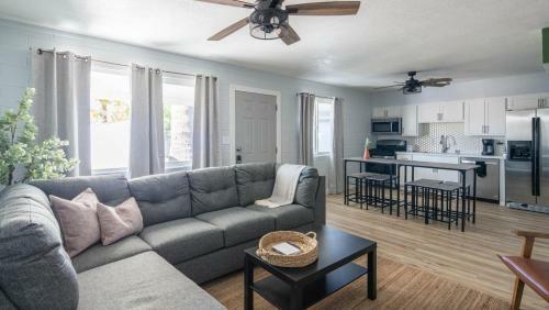 Wanderjaunt - Cozy 2br Apartment In Scottsdale
