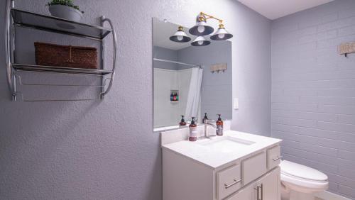 Wanderjaunt - Cozy 2br Apartment In Scottsdale