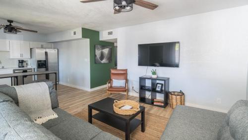 Wanderjaunt - Cozy 2br Apartment In Scottsdale