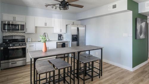 Wanderjaunt - Cozy 2br Apartment In Scottsdale