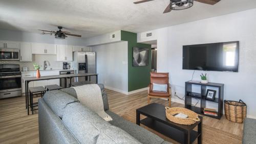 Wanderjaunt - Cozy 2br Apartment In Scottsdale
