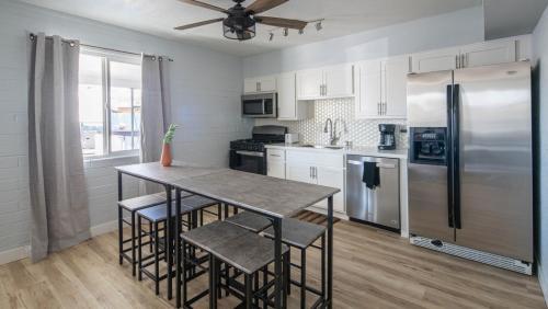 Wanderjaunt - Cozy 2br Apartment In Scottsdale