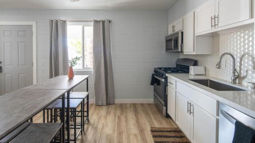 Wanderjaunt - Cozy 2br Apartment In Scottsdale