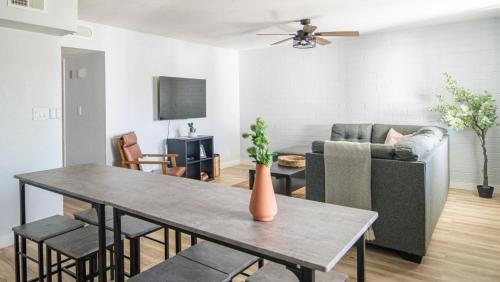 Wanderjaunt - Cozy 2br Apartment In Scottsdale