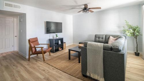Wanderjaunt - Cozy 2br Apartment In Scottsdale