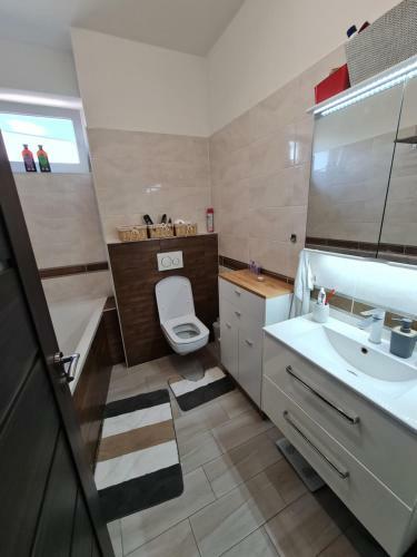 Apartamento Senec Dvojizbov� Byt Na Tehelni