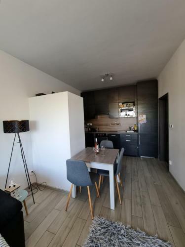 Apartamento Senec Dvojizbov� Byt Na Tehelni