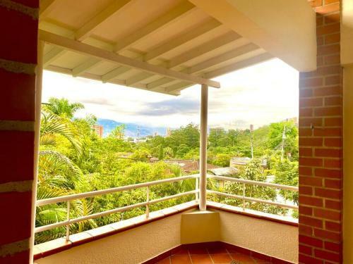 Casa Con Parking Y Terraza En Sector Exclusivo