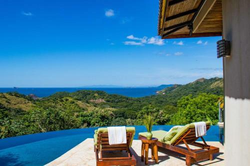 Luxe Casa Acuario With Patio Kitchen And Ocean Views