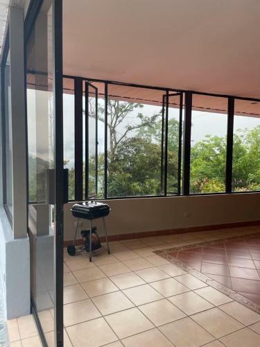 Alegre Villa Con Piscina En La Monta�a