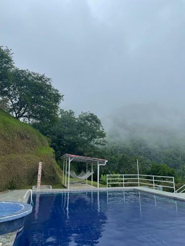 Alegre Villa Con Piscina En La Monta�a