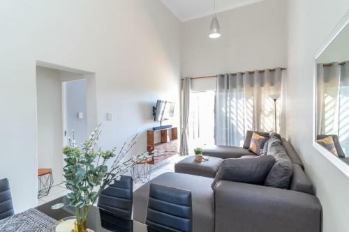 Cozy All-in-one Ocean View Apartment