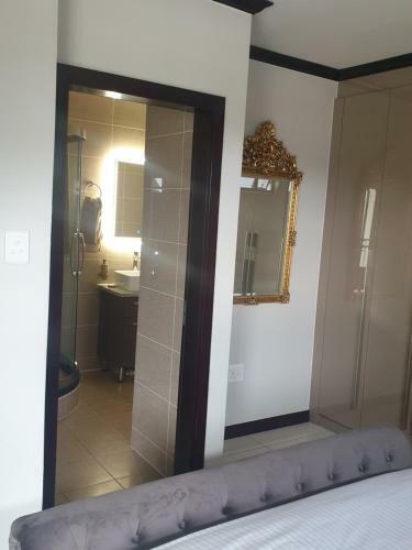 2bed Luxury Hotel Apartment. Fourways