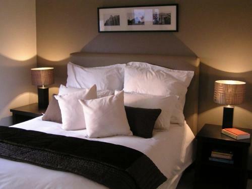Lovely 2 Bed Upstairs Apartment In Bryanston