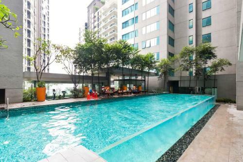 Apartamento Bright 2br Condo For 6 I Kl City View
