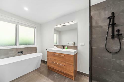 Oasis On Okaia - Kinloch Holiday Home