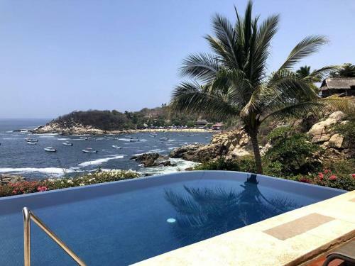 Infinity Pool With Spectacular Views Of The Pacific Ocean