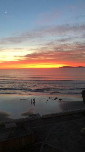 Ocean Front Antique House, Private Beach!