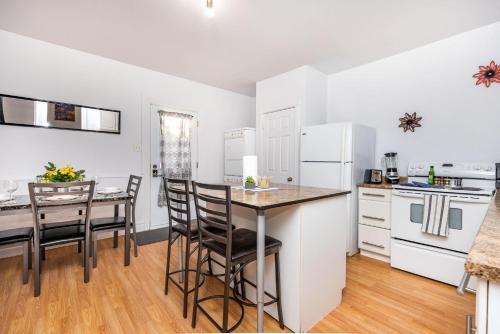 Apartamento Cozy & Warm - 2br Apt With King Bed - Steps From Byward Market