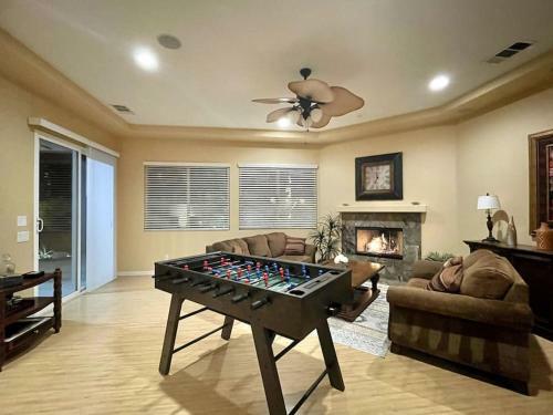 Palm Trees Villa In The Desert