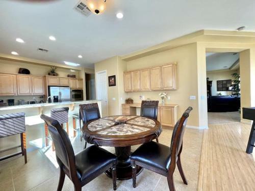 Palm Trees Villa In The Desert