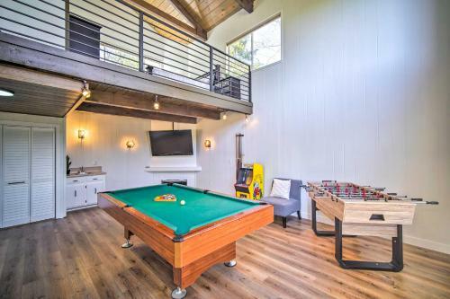 Modern North Bay Home With Pool Table And Patio!