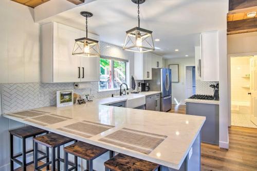 Modern North Bay Home With Pool Table And Patio!